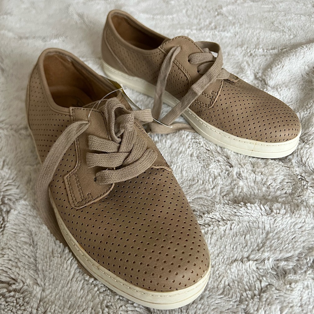 Natural Soul Tan Sneakers